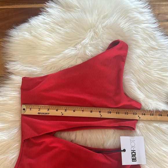 NWOT Beach Riot Celine One Piece Red Medium
SIZE M - Picture 6 of 10